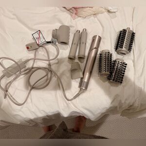 Gently Used Shark Flexstyle w smoothing attachment and smaller round brush